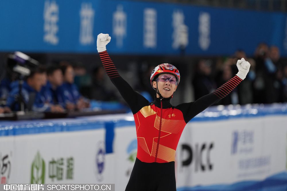 太全面了！杰伦·约翰逊过去5战场均接近30+14+11